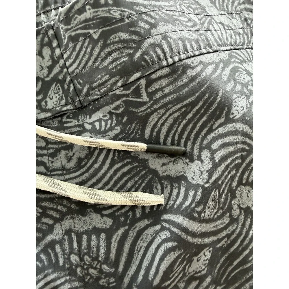 AKHG Alaskan Hardgear Swim Trunks Mens 36 Gray Fish Print 8